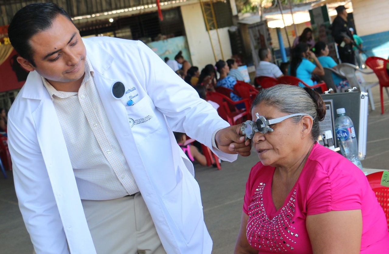 gobierno-lleva-atencion-medica-a-el-refugio-ahuachapan